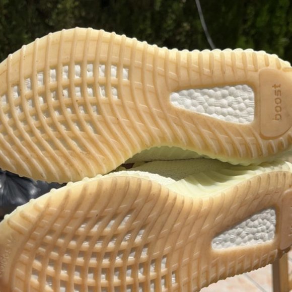 Yeezy 350 main image 4